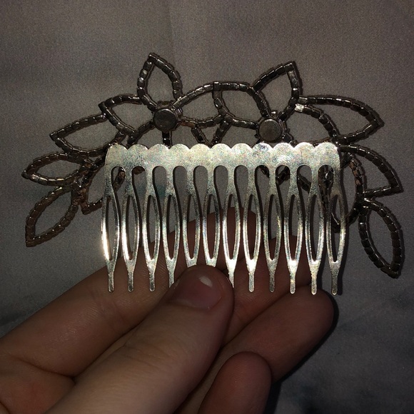 Hair Clip - Picture 2 of 2